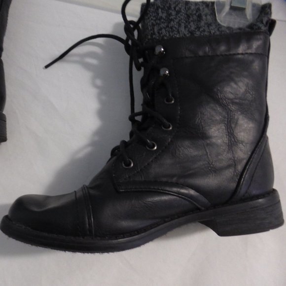 LINK girl's boots size 1. Black with lace and zip